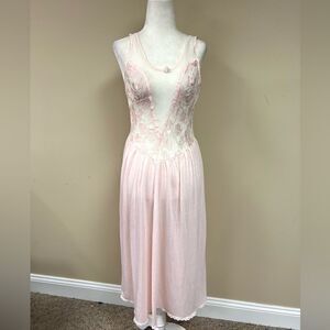Interludes by Cria lace front vintage nightgown. Size Sm